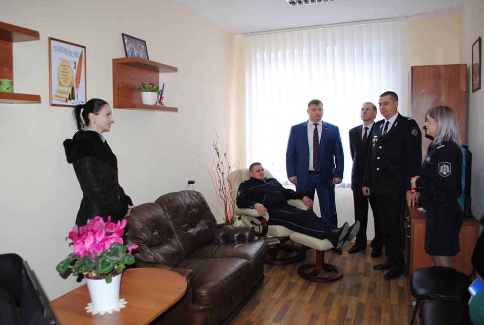 Mai multe fotolii de masaj pentru polițiștii stresați
