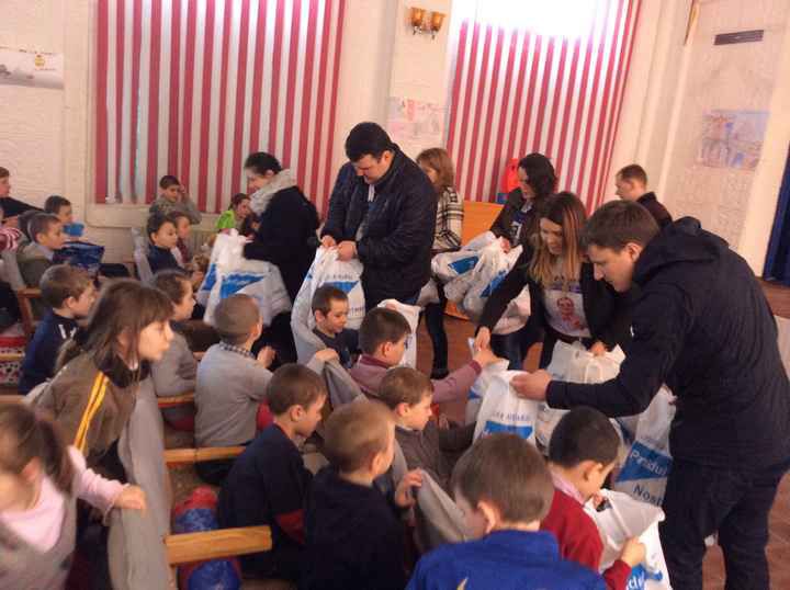 «Наша Партия» поздравила с Пасхой одиноких стариков и детей-сирот