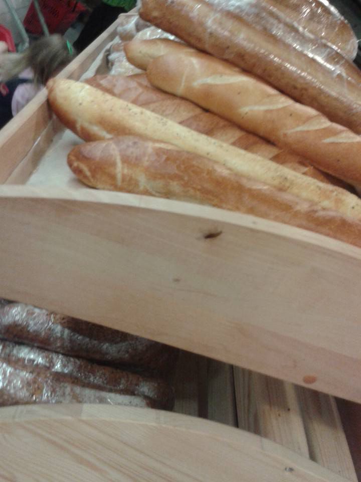 Gândac, pe pâine. Imagini surprinse într-un supermarket
