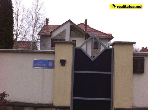 Judecătorii au pus sechestru pe casa şi maşina unui membrului CC