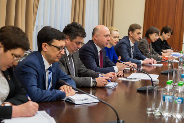 Премьер встретился с группой экспертов МВФ