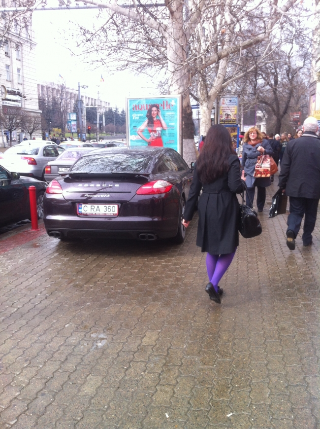 Tupeul acestui sofer de Porsche intrece orice masura