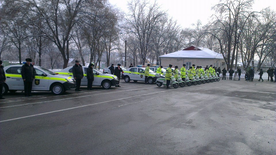 Молдавских патрульных пересадили на мопеды