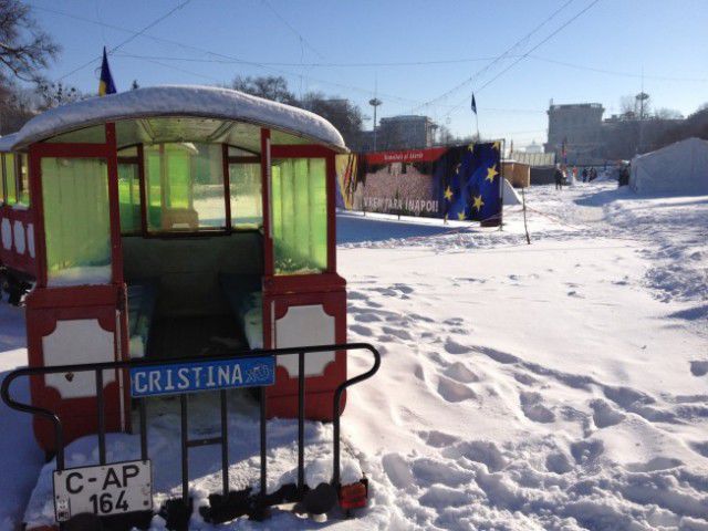 Палаточные городки в центре Кишинева живут в зимнем режиме