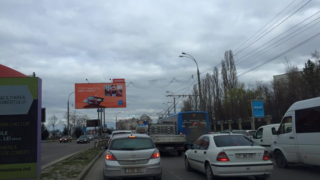Этим утром снова образовалась пробка на виадуке