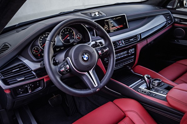 BMW prezintă noile modele X5 M şi X6 M