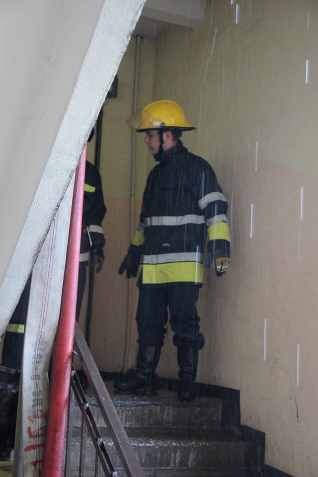 В результате пожара на мансардном этаже семья с детьми осталась без жилья
