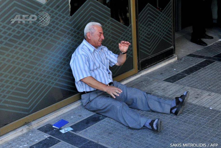 Grecia. Pensionarii disperați au luat cu asalt băncile
