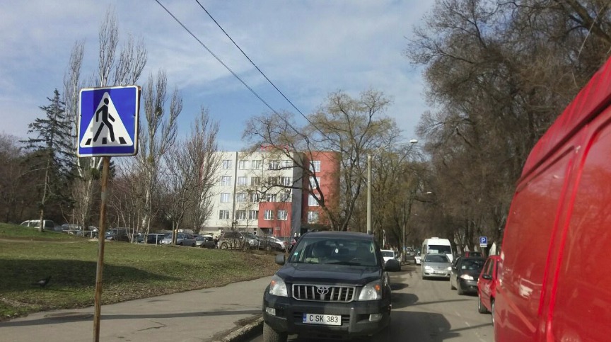 Кишиневский водитель припарковался на стоп-линии