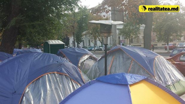 Câte nopți mai rezistă protestatarii din „Orășelul Victoriei”