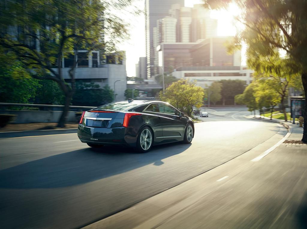Гибридному Cadillac ELR добавили скорости и электричества