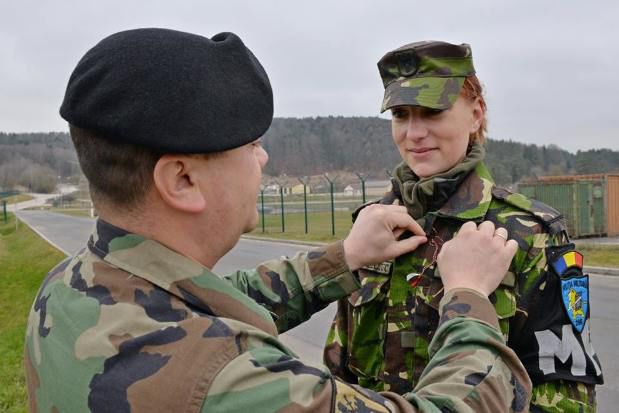 Militarii moldoveni, detașați în Germania, au împărțit mărțișoare