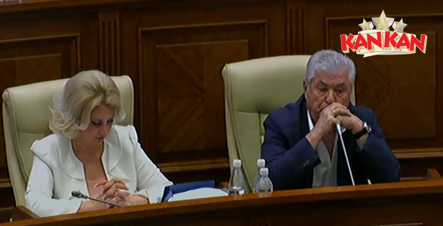 Voronin și-a vopsit părul violet