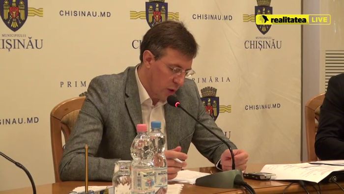 Chirtoacă se îmbracă tot mai stilat
