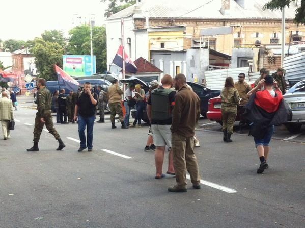"Правый сектор" в Днепропетровске пикетирует милицию