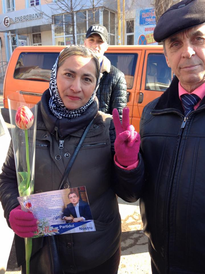 8 Марта «Наша Партия» подарила 30 тыс. тюльпанов, мэрцишоров и открыток