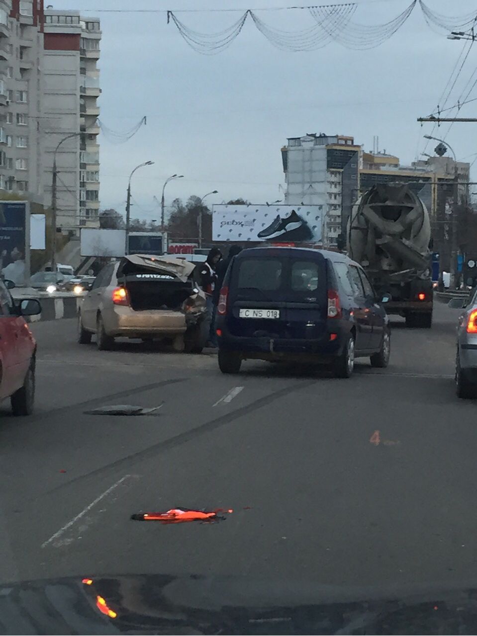 На виадуке произошла цепная авария с участием четырех автомобилей