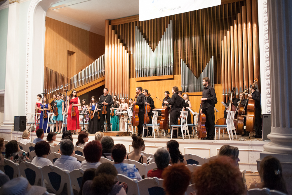 Tinerii din Chișinău Youth Orchestra au cântat pentru a ajuta Institutul Mamei și Copilului