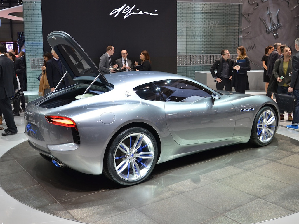 Maserati показала в Женеве конкурента Jaguar F-Type