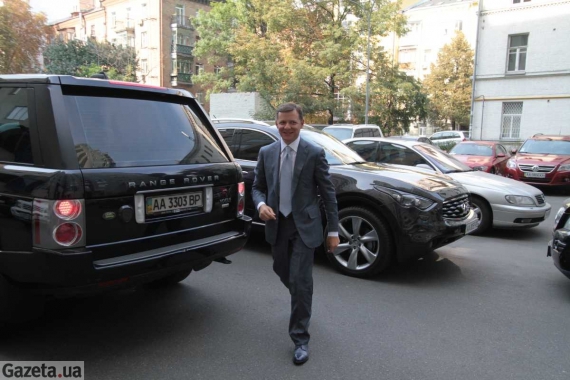 Олег Ляшко продает свой «небитый» Range Rover на нужды армии