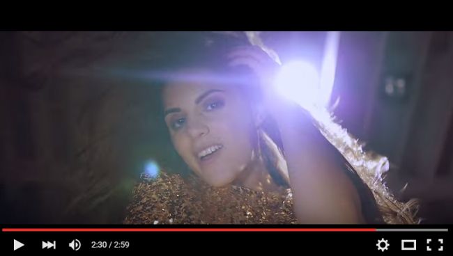 O cantareata de la noi a a plagiat videoclipul Selenei Gomez