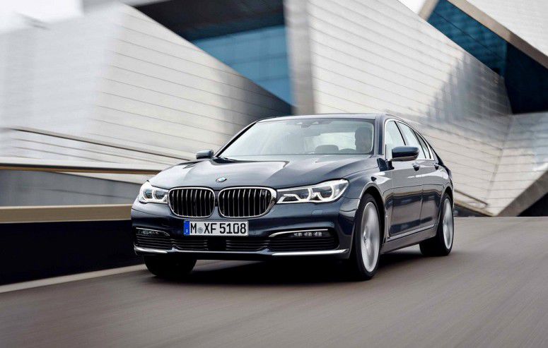 BMW работает над «шестеркой» с четырьмя турбинами в 400 "лошадей"