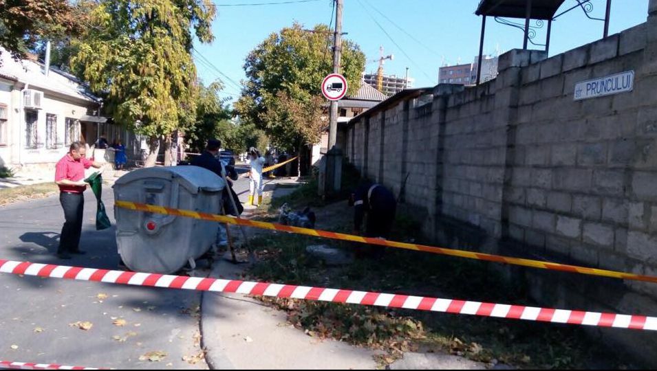 Cтоличную улицу перекрыли из-за обнаруженного химического вещества