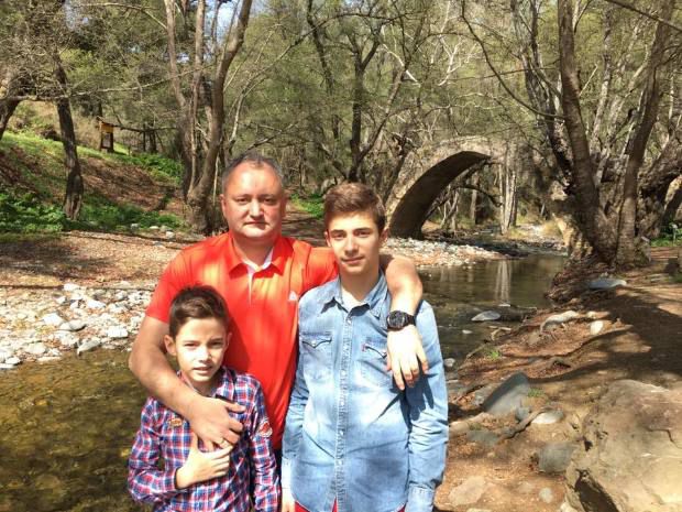 Dodon, în vacanță în UE: I-am promis soției că 3-4 zile îi voi dedica ei și copiilor tot timpul meu