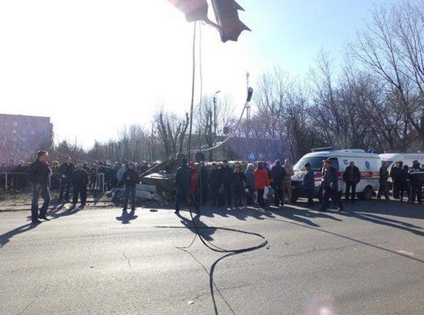 Бойцы ВСУ на броневике сбили насмерть восьмилетнюю девочку