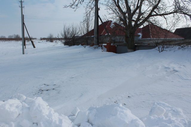 На юге Молдовы намело сугробы высотой в человеческий рост