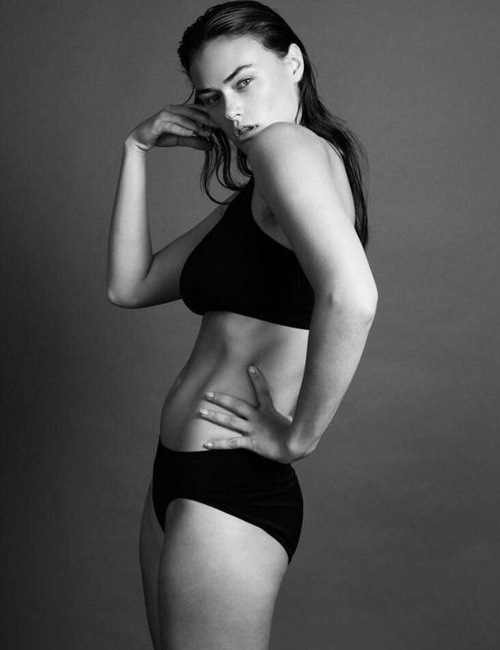 Скандал с Calvin Klein: фотомодель 46 размера назвали "толстой"