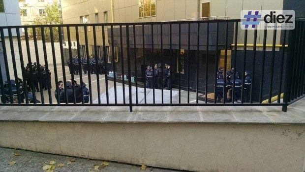 Curtea Global Business Center este plină de polițiști