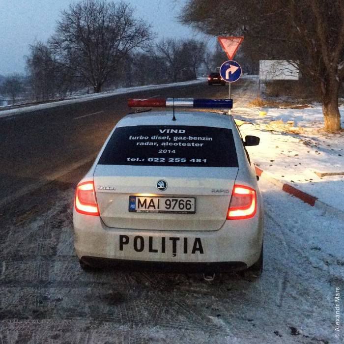 Anunț lipit pe o mașină de Poliție din Moldova: Vând. Turbo Diesel, Gaz-benzină
