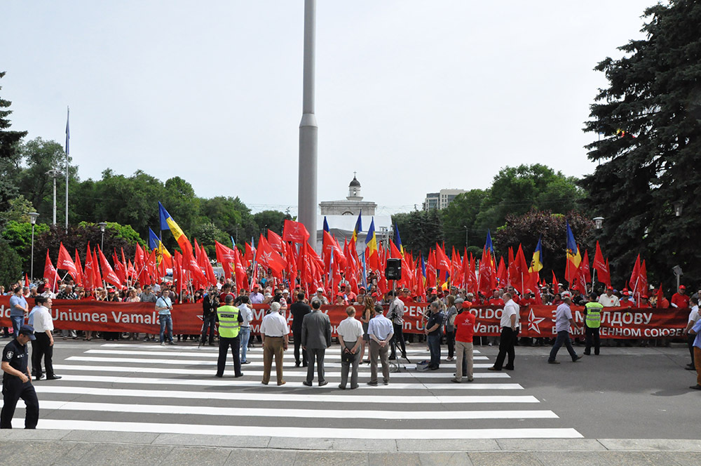Социалисты протестовали и маршировали по центру Кишинёва