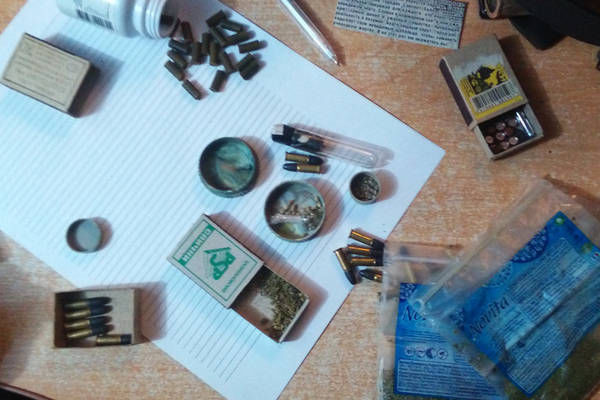 Житель Гояны пытался незаконно пронести через границу наркотики и боеприпасы