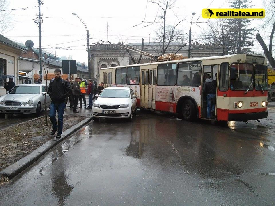 Si-a parcat masina si a blocat centrul capitalei