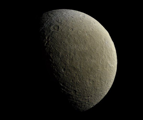 NASA опубликовало самый четкий снимок второй луны Сатурна