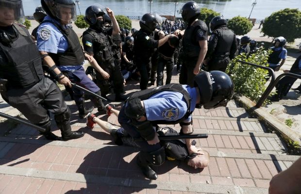 В результате столкновений на "Марше равенства" в Киеве пострадали 11 милиционеров