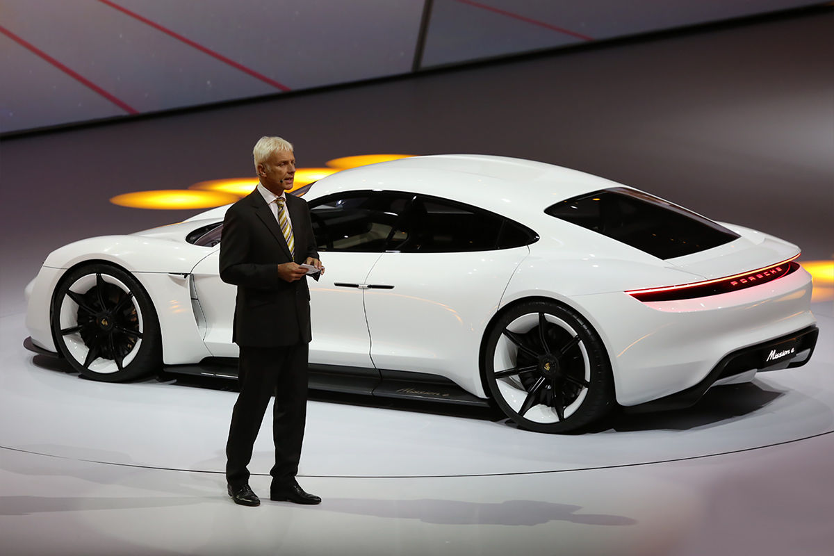 Компания Porsche привезла во Франкфурт 600-сильный электрокар