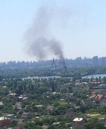 В Киеве одновременно загорелись Труханов остров и Парк дружбы народов