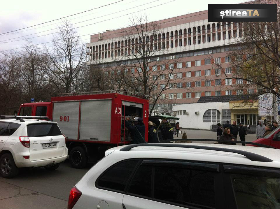В Кишиневе во время движения загорелся автомобиль
