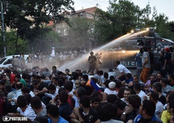 ElectroMaidan: Rusia vede „mâna SUA” în revolta „electrică” din Armenia