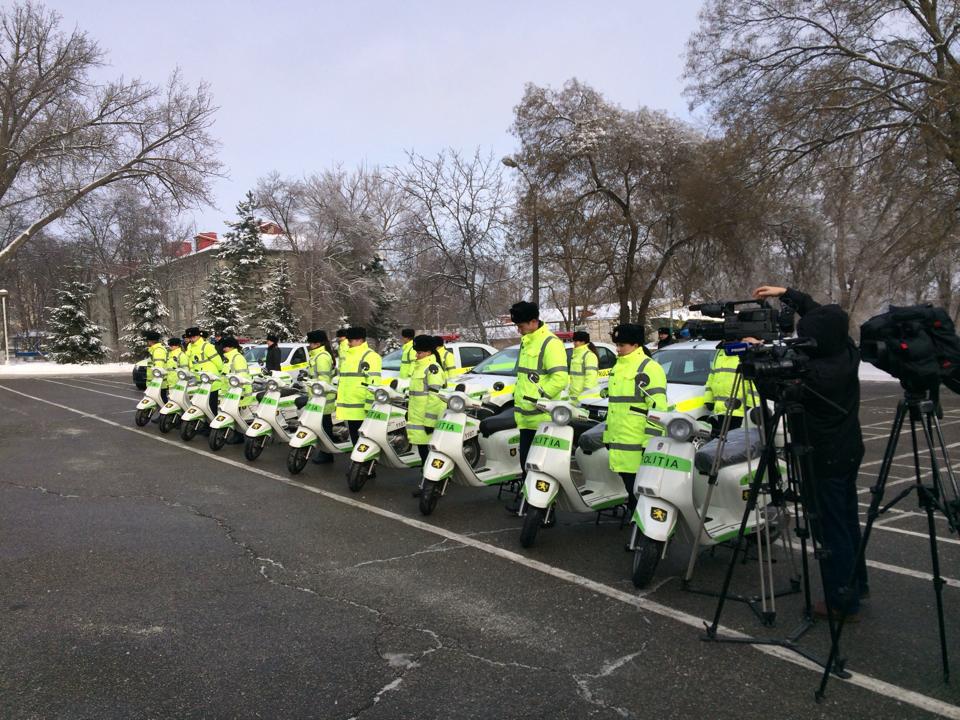 Молдавских патрульных пересадили на мопеды