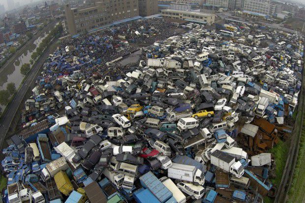 Cum arată cimitirele de maşini abandonate în China