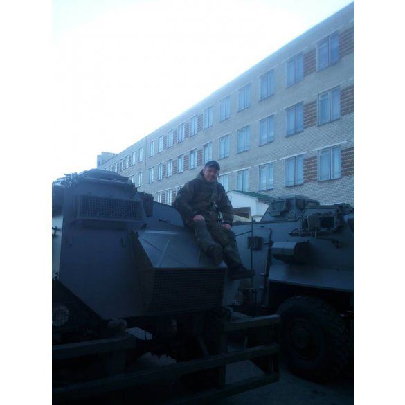 Украинские военные получили британские бронемашины Saxon
