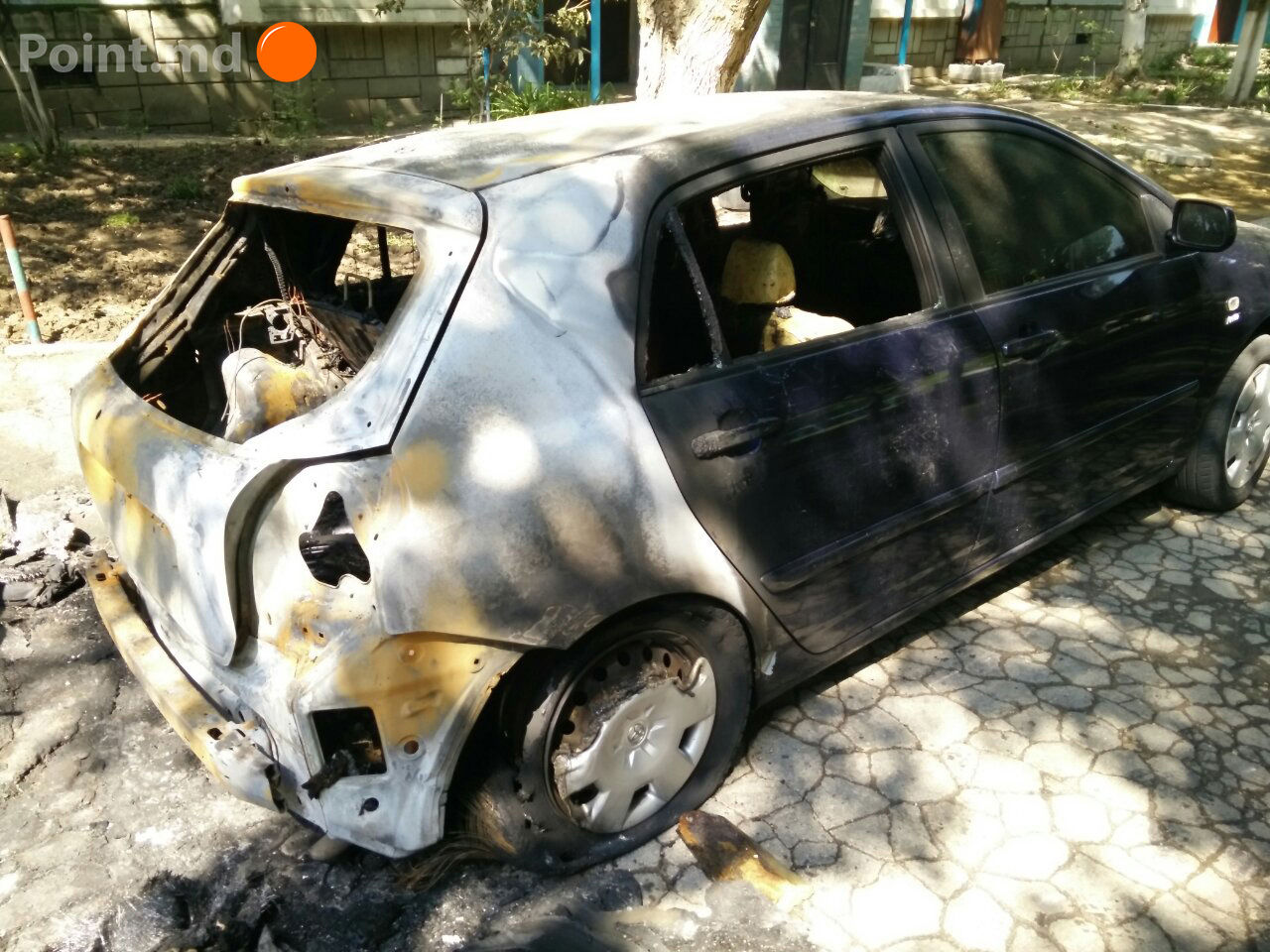 На Ботанике ночью сгорели два автомобиля