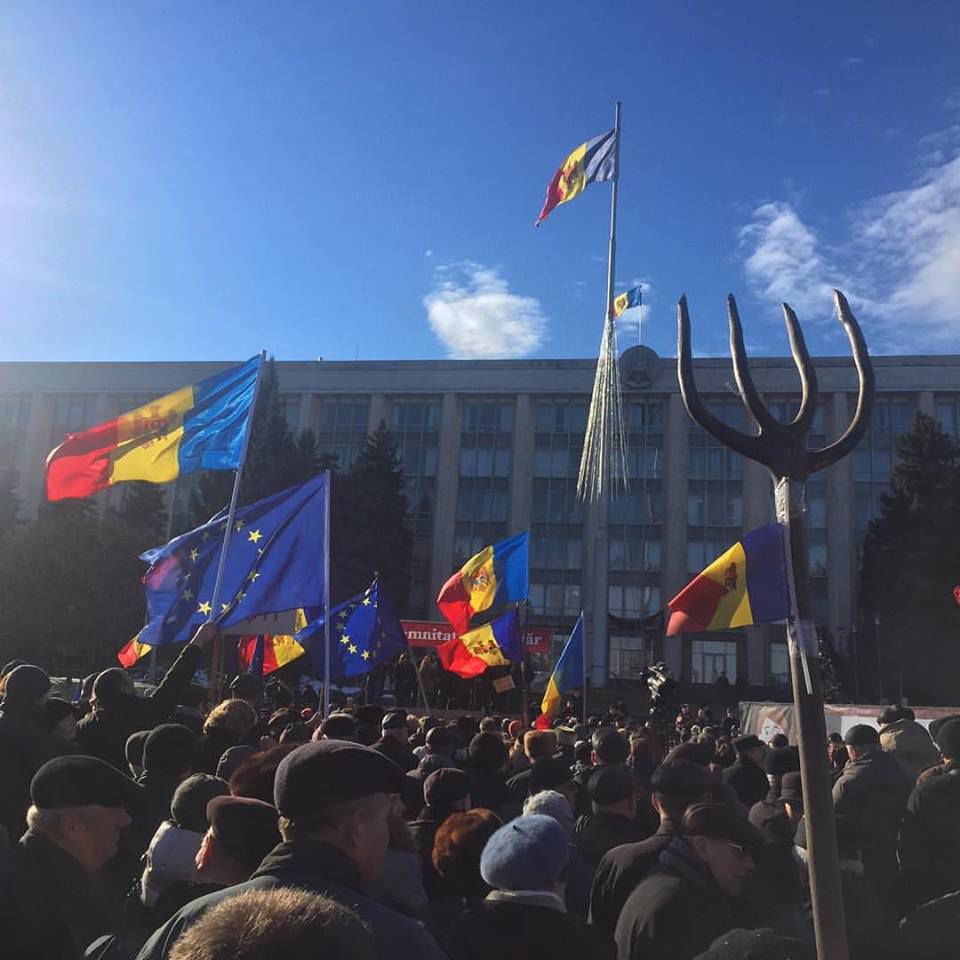 В Кишиневе митинговали за и против назначения кандидата в премьеры