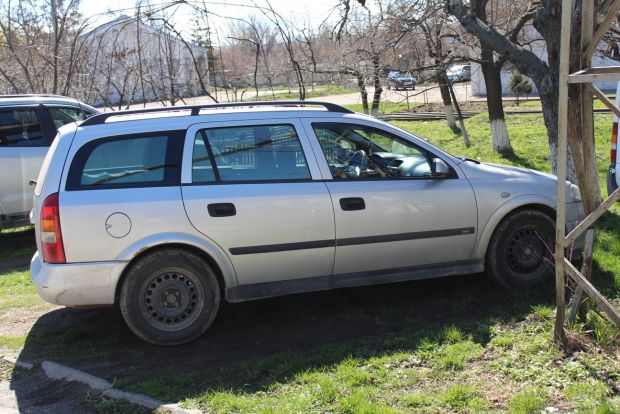 Două taxiuri au fost ridicate, pentru că activau ilegal