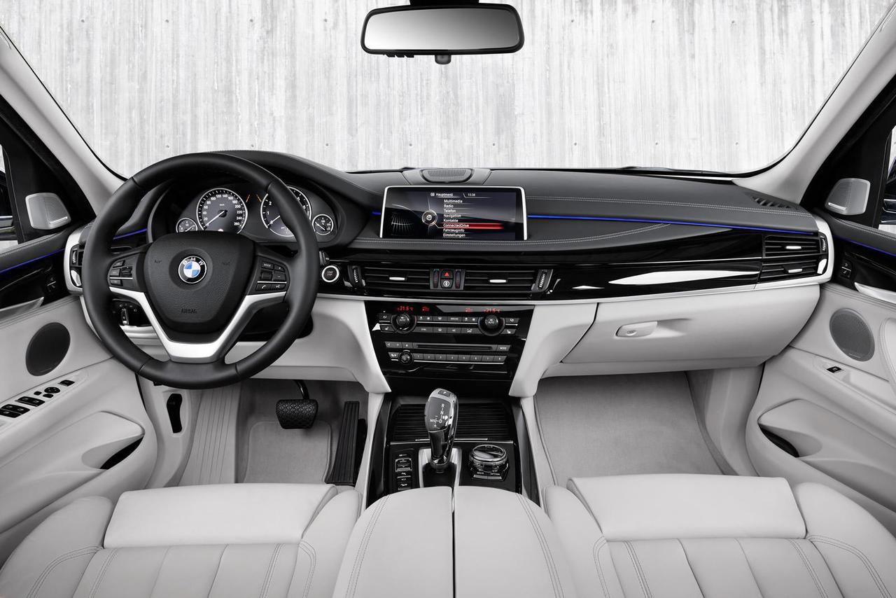 BMW X5 стал подключаемым гибридом