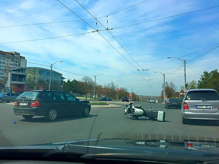 Accident cu implicarea unei motociclete în Chișinău